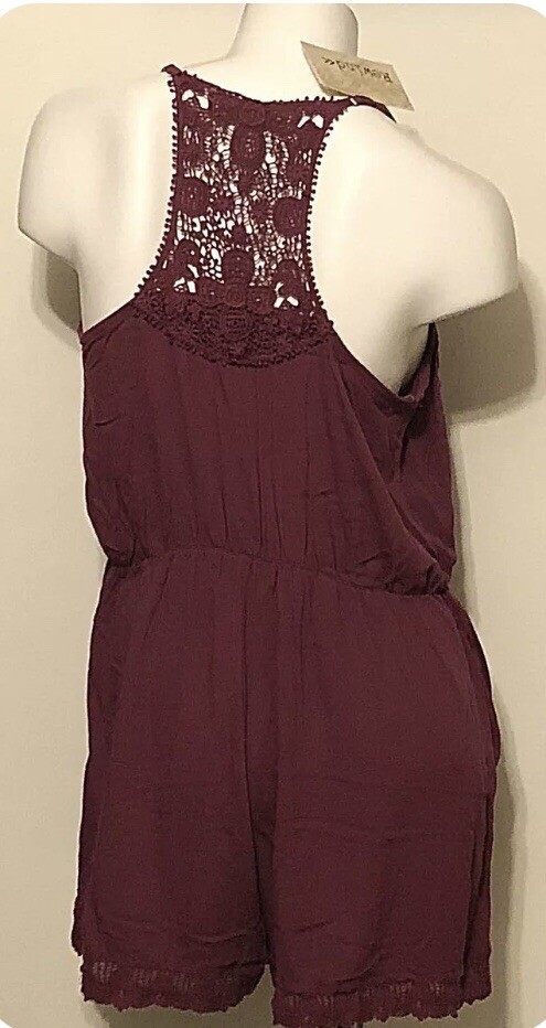 NWT JUNIOR’S REWIND CRANBERRY CROCHET SPAGHETTI STRAP ROMPER SIZE XS MSRP $48.00