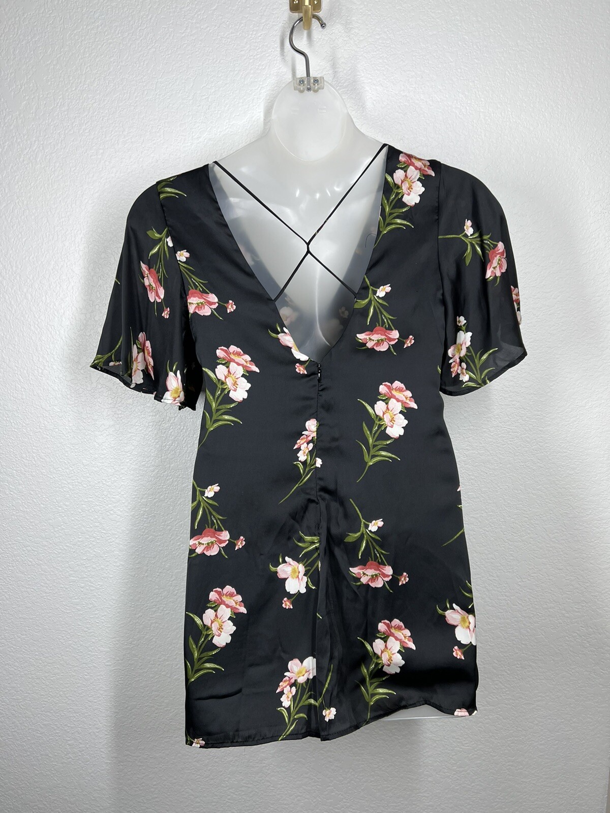 4si3nna Floral Romper Medium M Black Silky Satin Short Flowy Sleeve 4sienna