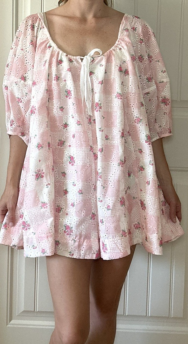 Peach Love California White and Pink Floral Romper size Small