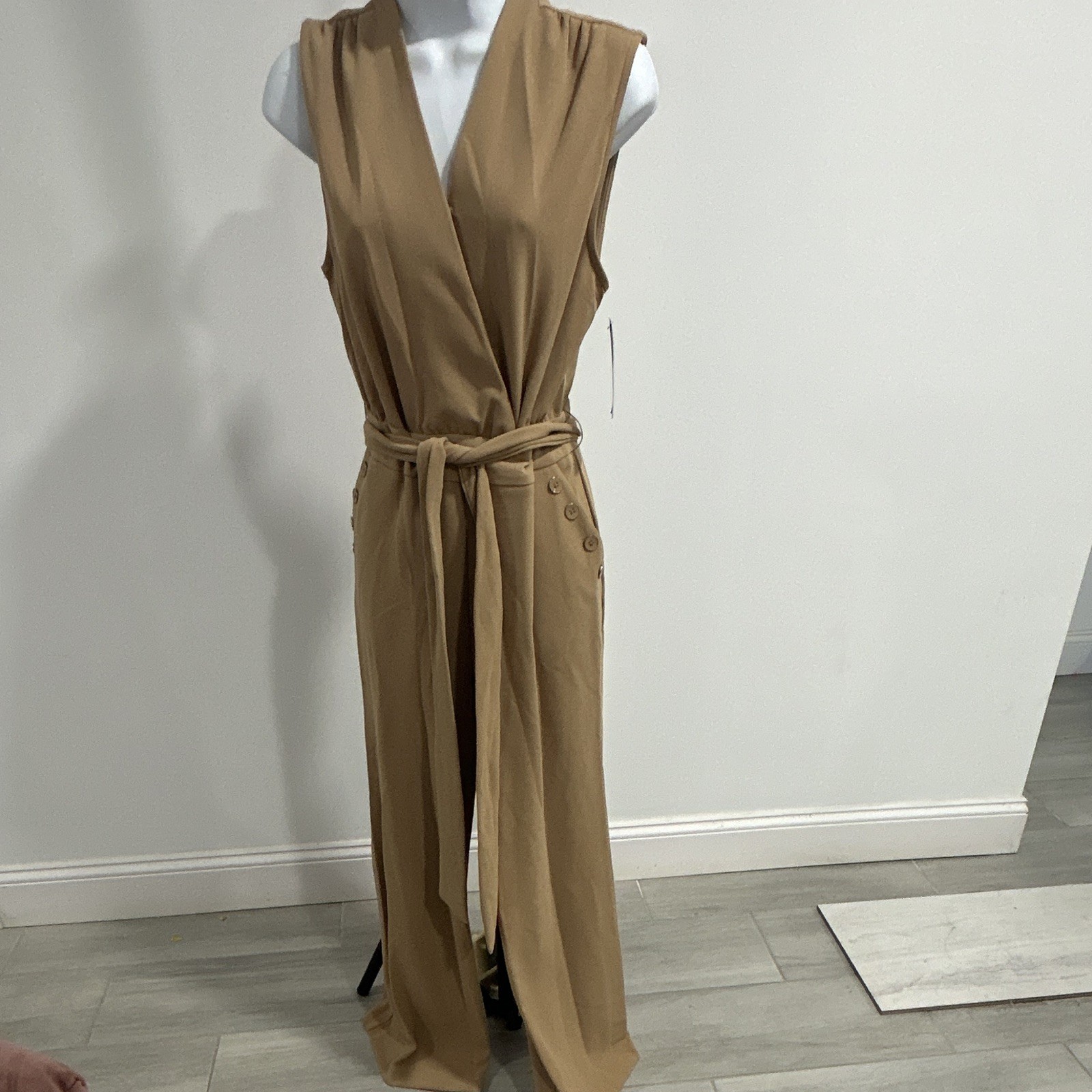 sharagano Women’s Beige Solid V-Neck Sleeveless Wide-Leg Belted Jumpsuit 10