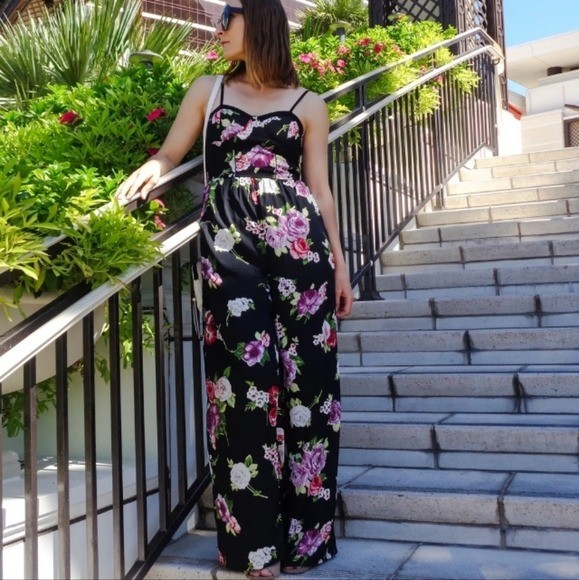 Band Of Gypsies Floral Jumpsuit Size Medium New Lightweight Party Spring Pockets