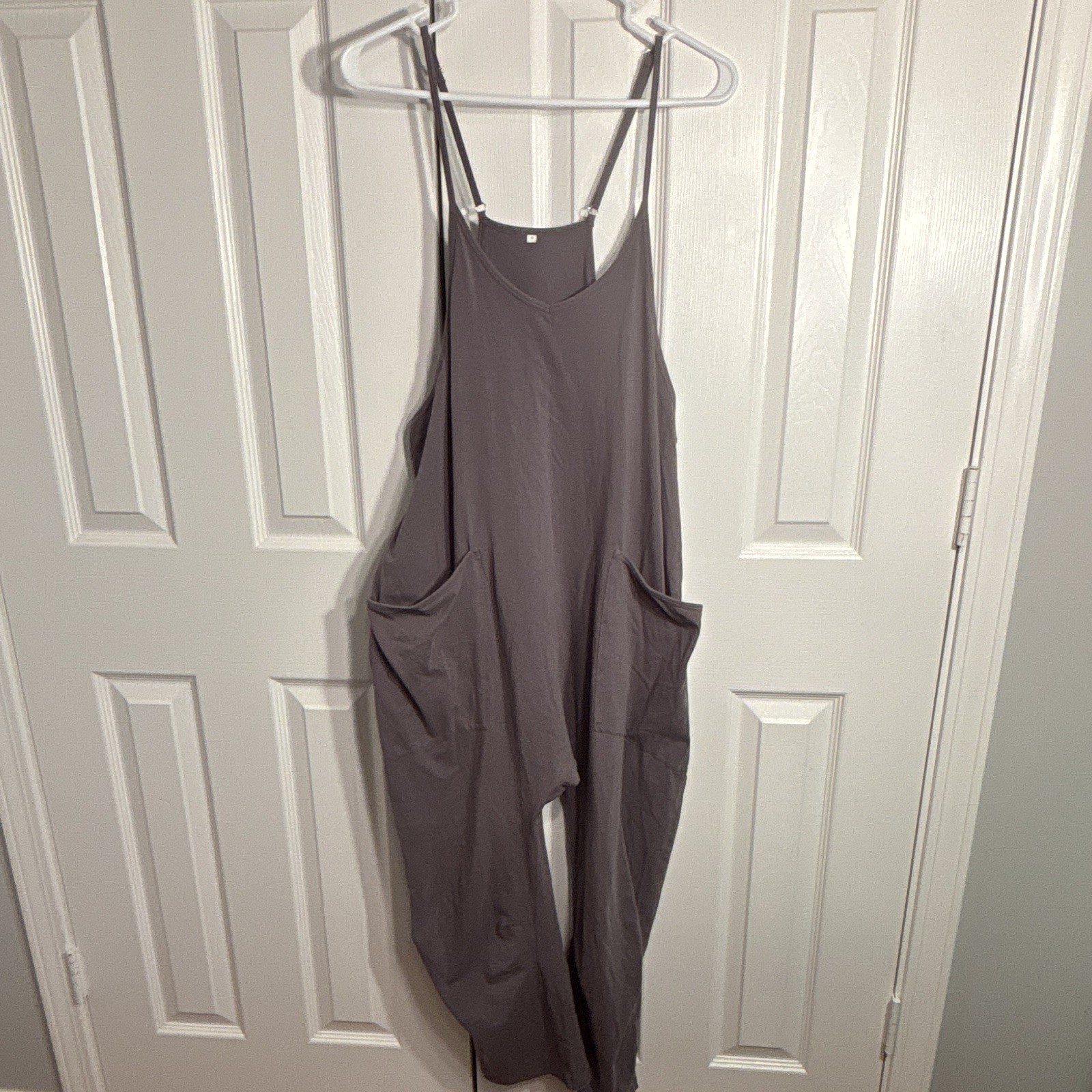Women’s Trendy Gray Solid Knit Scoop Neck Strappy Sleeveless Jumpsuit Pockets M