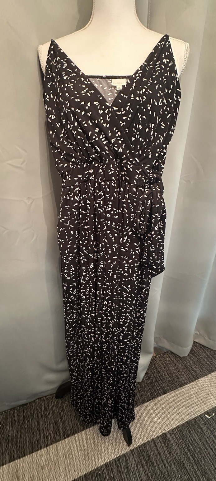 Kaileigh Petite MP Black White Abstract V-Neck Strappy Jumpsuit 28″ Inseam