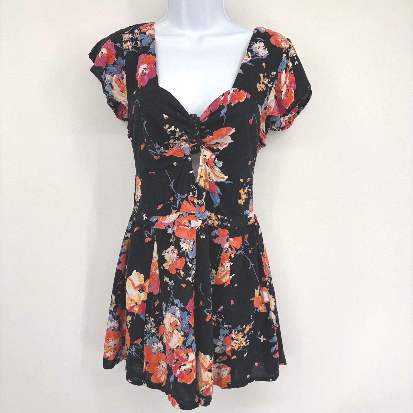 House of Harlow Floral Romper Smocked Back Sweetheart M Brunch Summer Coquette