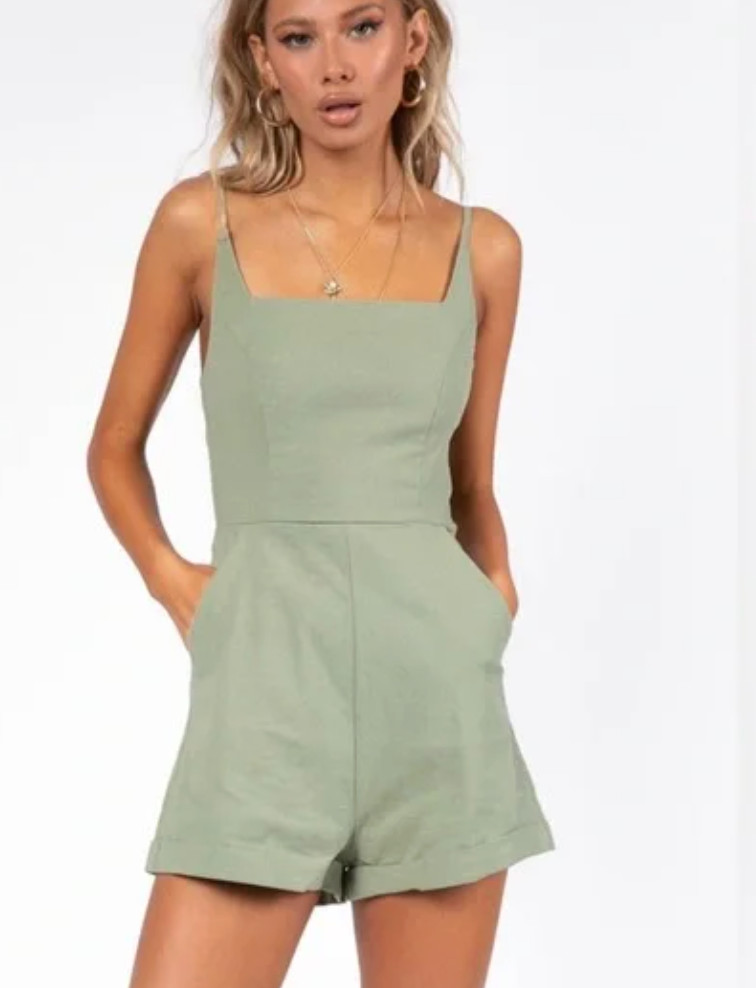 Princess Polly Women’s Dreams Green Romper Sleeveless Shorts Pockets Cuffed Sz 2
