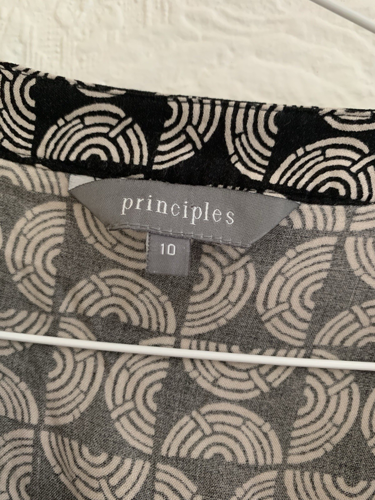 Principles Black & White Geometric V-Neck Button Jumpsuit Short Sleeve Size 10