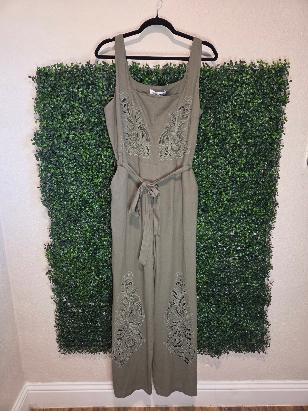 Ellen Tracy Olive Embroidered Sleeveless Jumpsuit size M