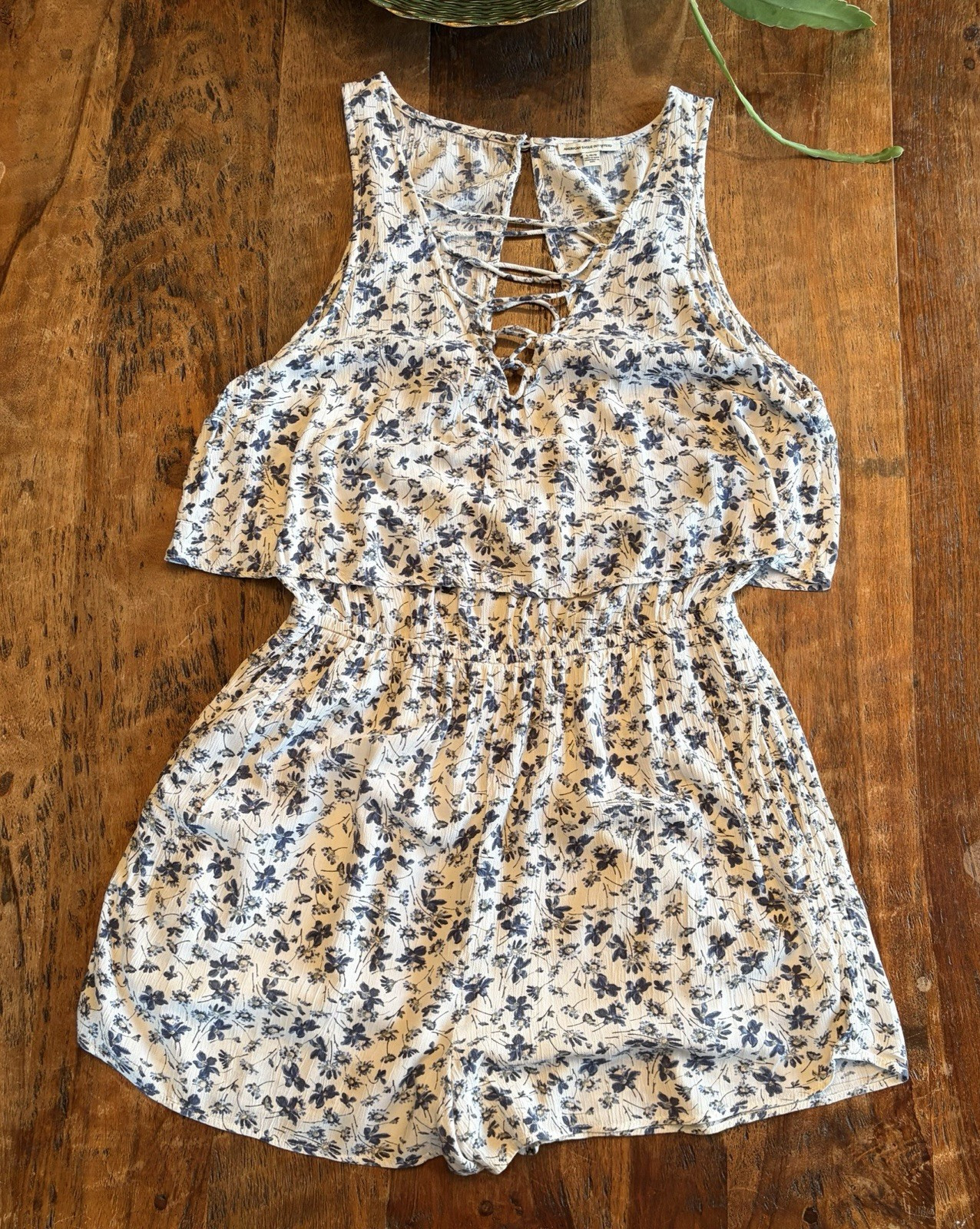Size Large American Eagle Outfitter Ivory & Blue Floral Romper