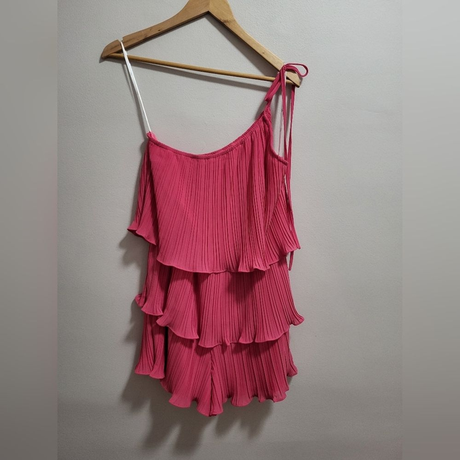 Lulu’s Blowing Kisses Fuchsia Pink Pleated One-Shoulder Tie-Strap Romper Large