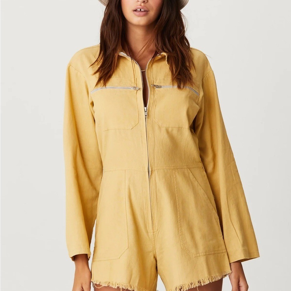 $176 Jen’s Pirates Booty Amazon Palmetto Romper (sold out in this color) M/L