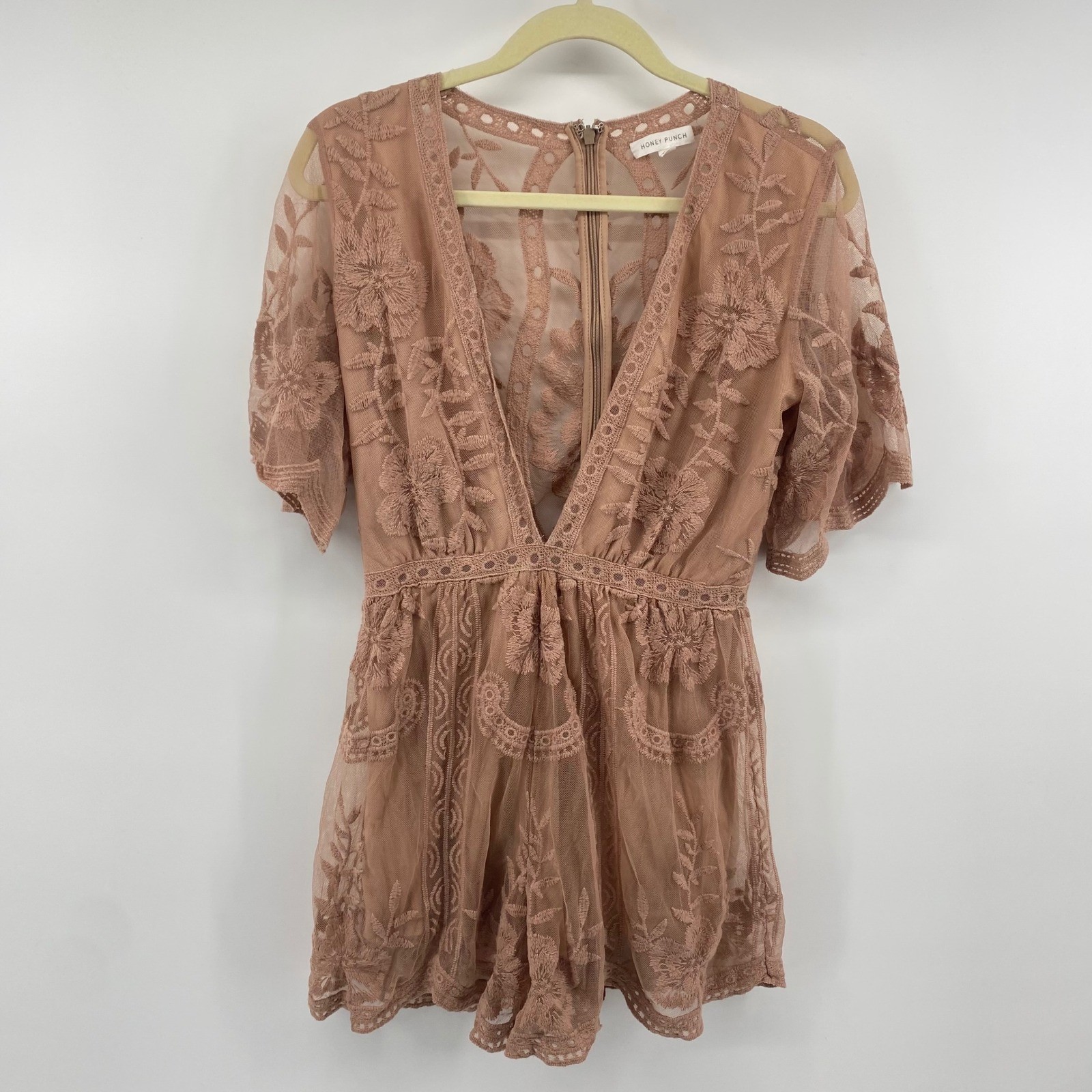Honey Punch Romper Womens M Mauve Floral Lace Mesh Plunge Neck Boho Festival