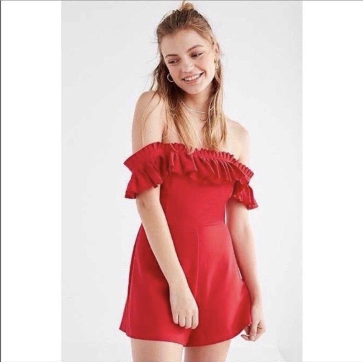 Urban Outfitters Women’s Heather Red Off-the-Shoulder Ruffle Romper Size 2 EUC