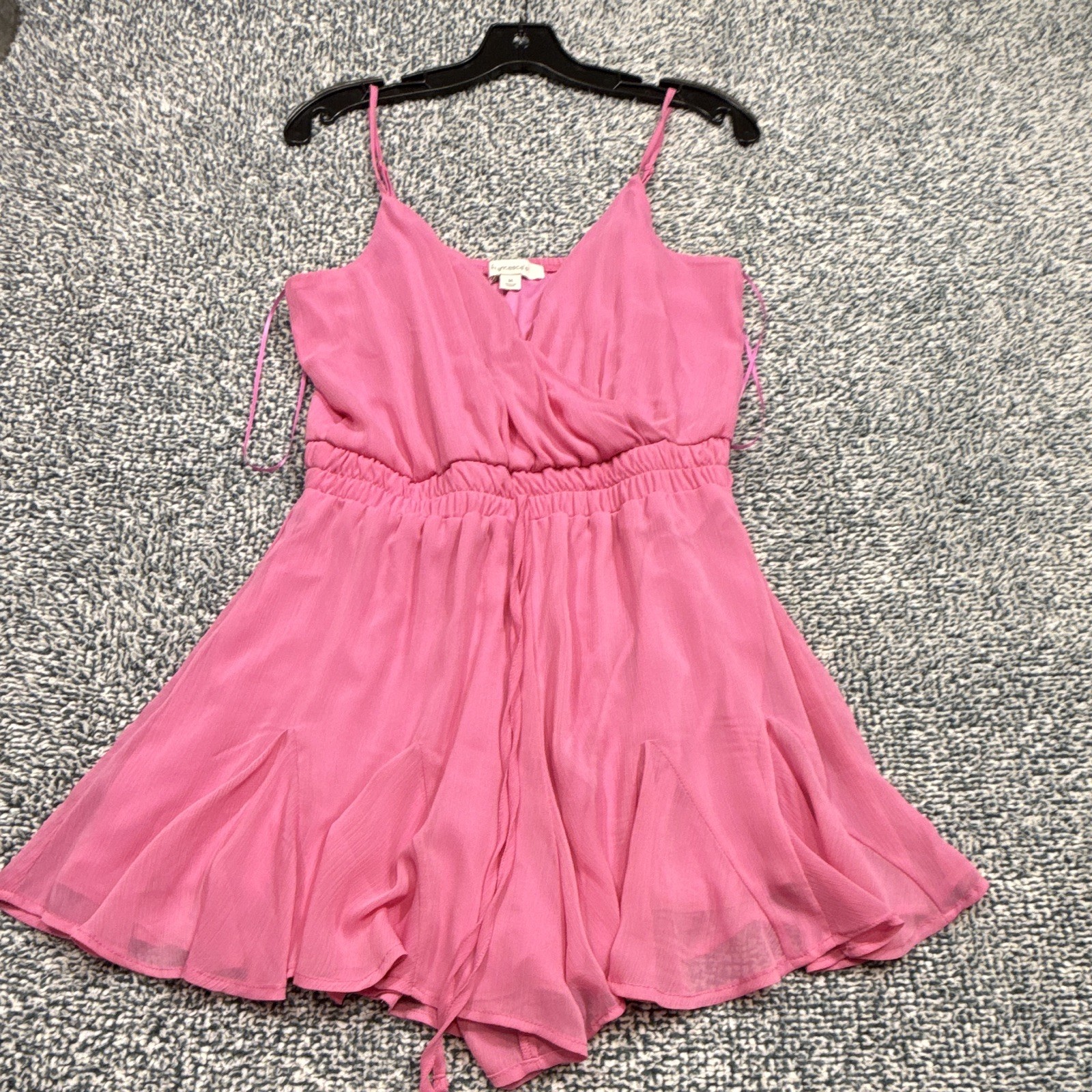 francesca’s Women’s M Pink Sleeveless V-Neck Chiffon Romper Elastic Waist Tie