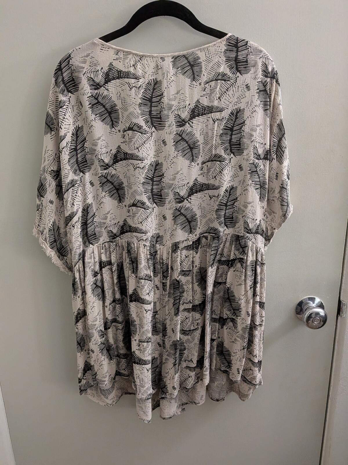 RARE Urban Outfitters Ecote Allie Babydoll Romper – Tropical Palm Print – Medium