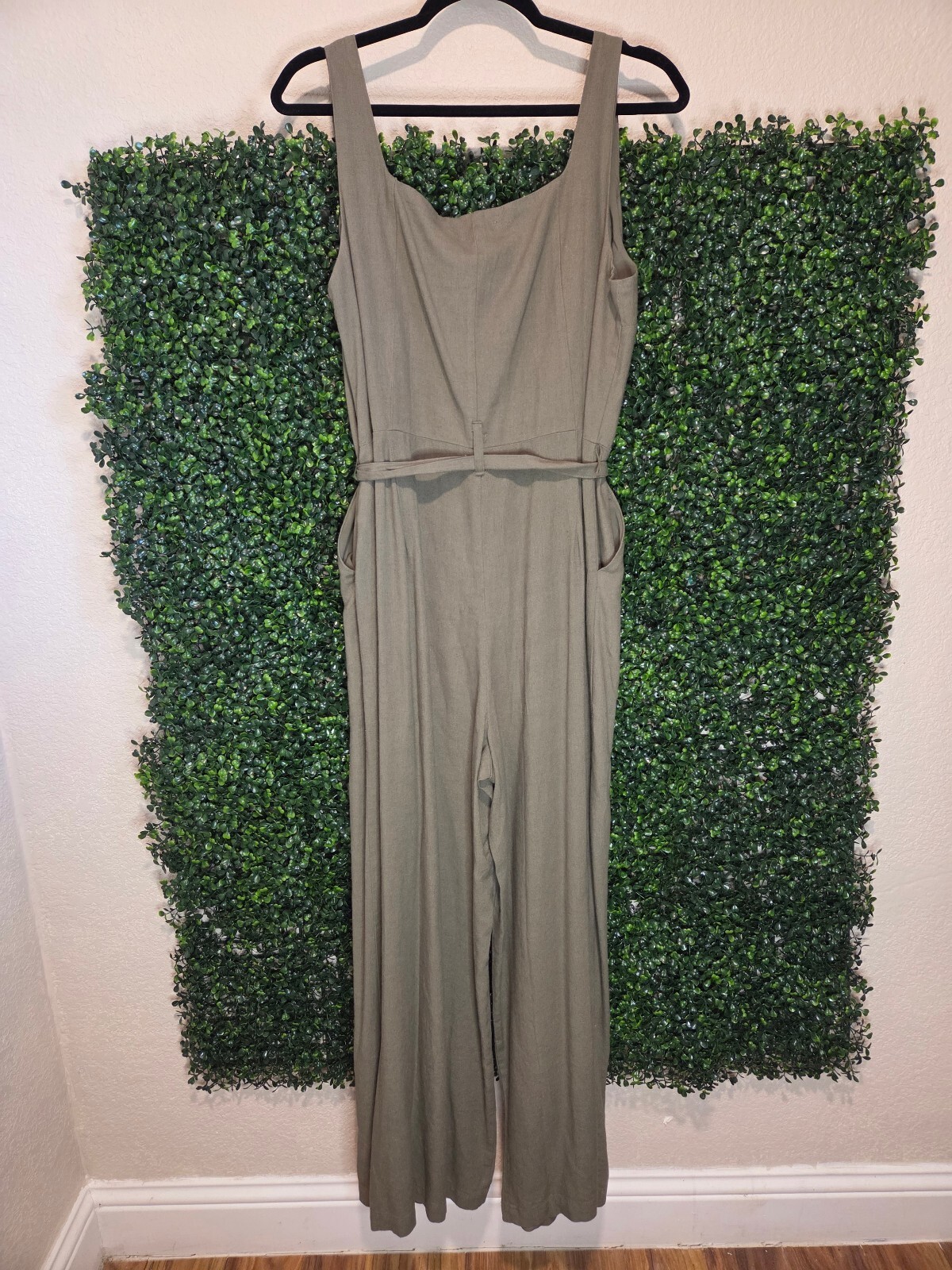 Ellen Tracy Olive Embroidered Sleeveless Jumpsuit size M