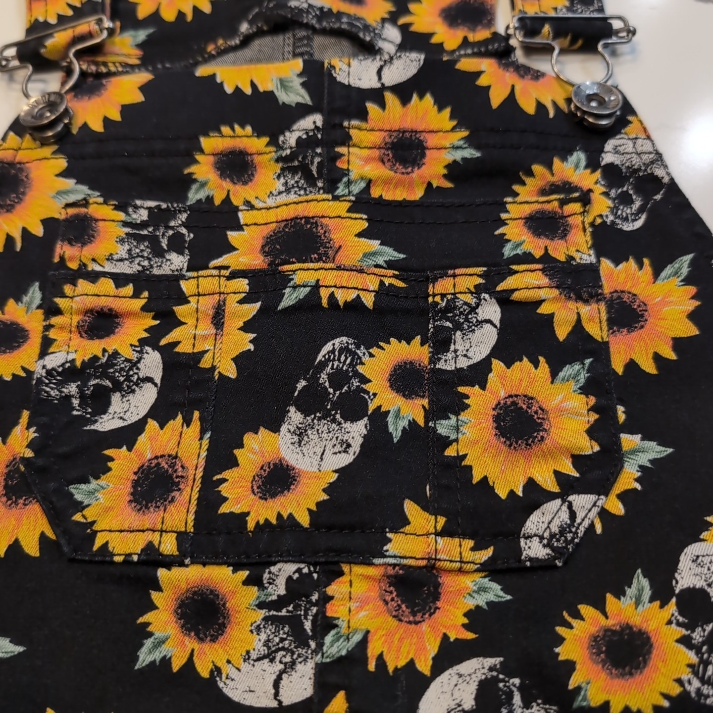 HT Hot Topic Womens Denim Shortall Overalls Small Black Sunflower Skull Print