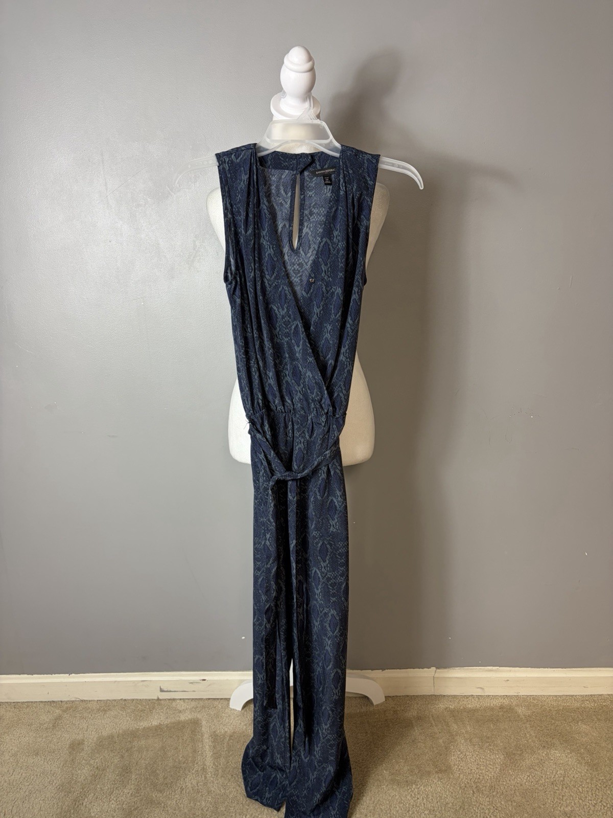 Women’s Banana Republic Sleeveless Jumpsuit Blue Snake Print V Neck Size 0P