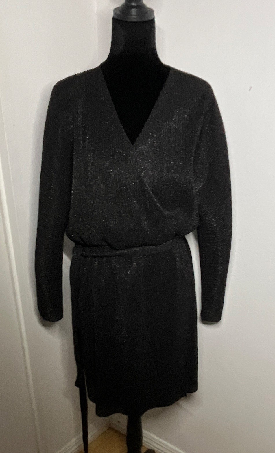 H&M Women’s Black Solid Knit V-Neck Long Sleeve dress Size M