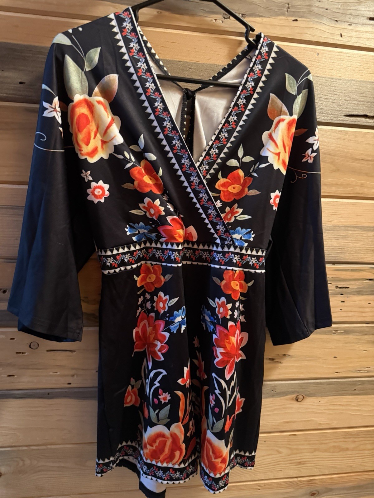 Women’s Black Floral V-Neck 3/4 Bell Sleeve Tie-Back Romper Polyester S