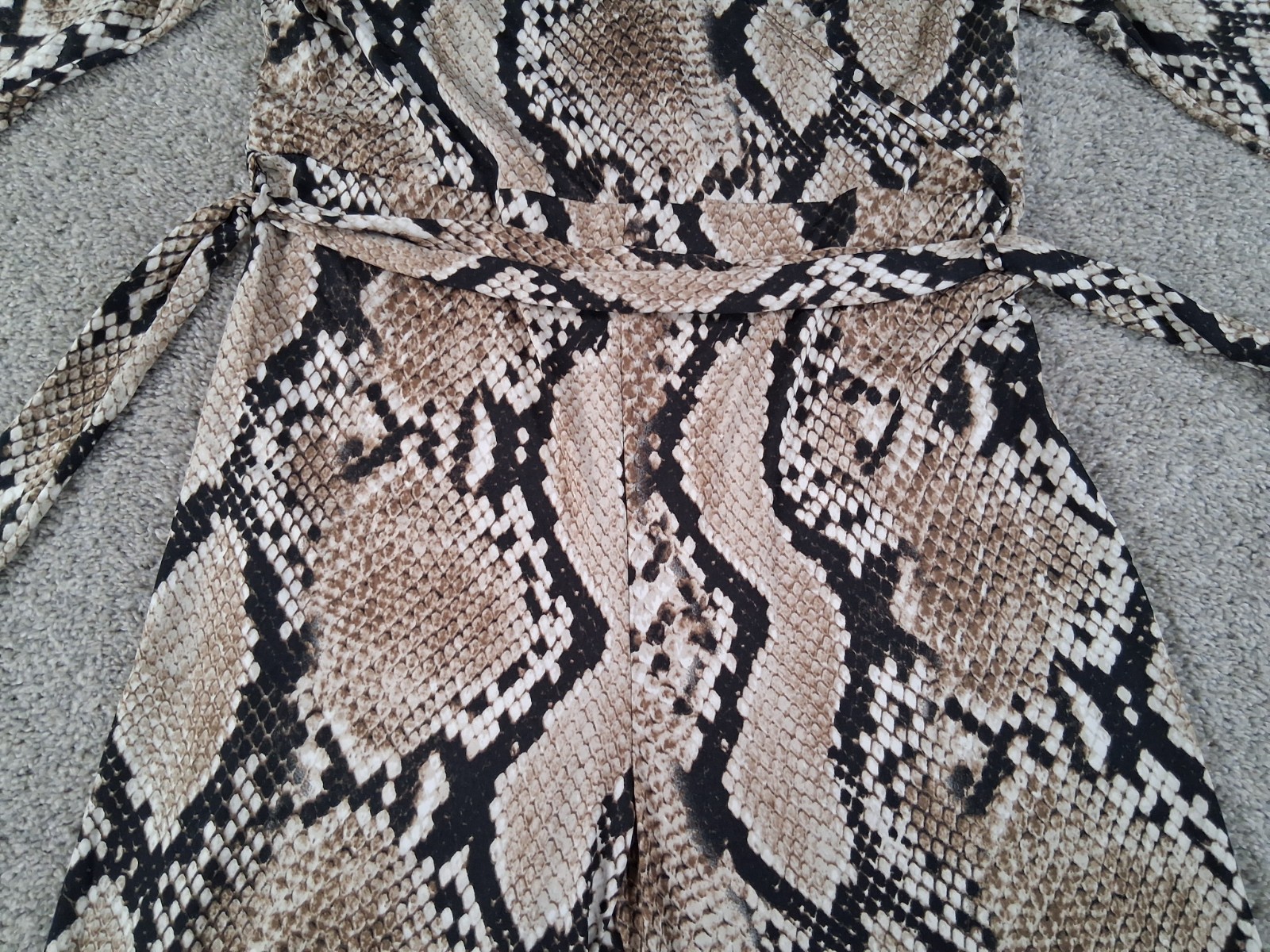 Jeyrey Womens Large Jumpsuit Beige Snakeskin Print Belted V-Neck