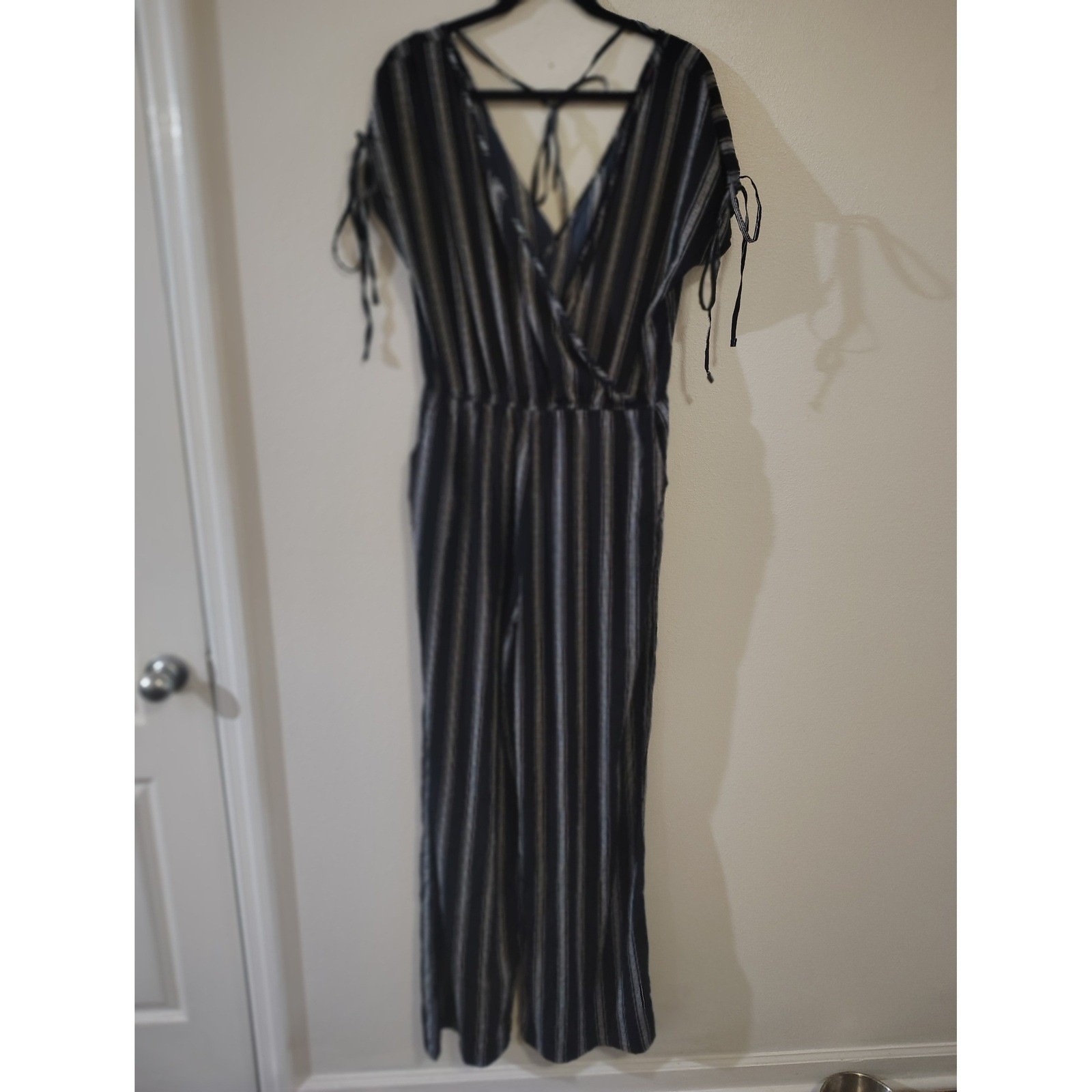 Boohoo Navy Blue White Striped Wide Leg Jumpsuit V-Neck Tie Sleeve Pockets US 10