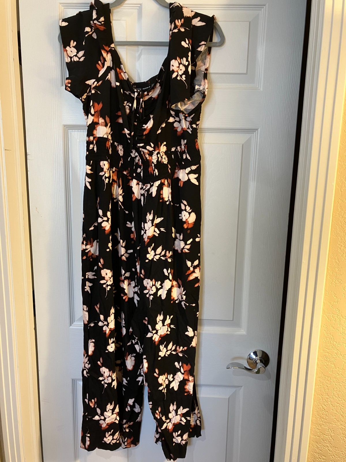 Torrid Full Length Jumpsuit Black w/Floral Pattern Size 0 GREAT CONDITION