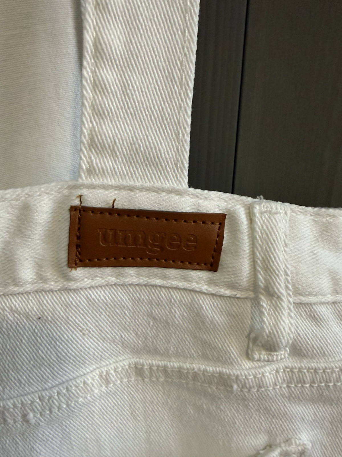 Umgee White Denim Overall Adjustable Straps Raw Hem Pockets Women’s Size L