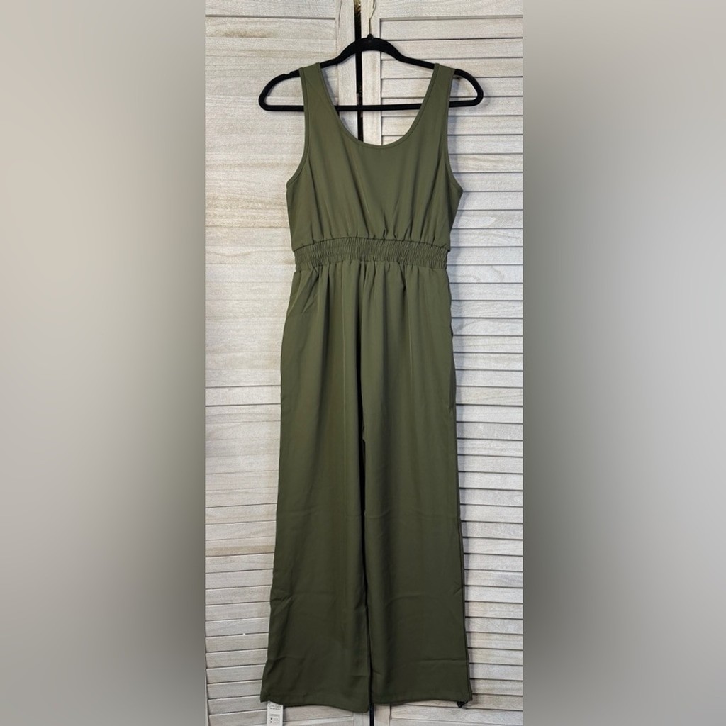 Cupshe Olive Green Jumpsuit. Size Small. NWT. Beach Cover-up. Everyday Wear.