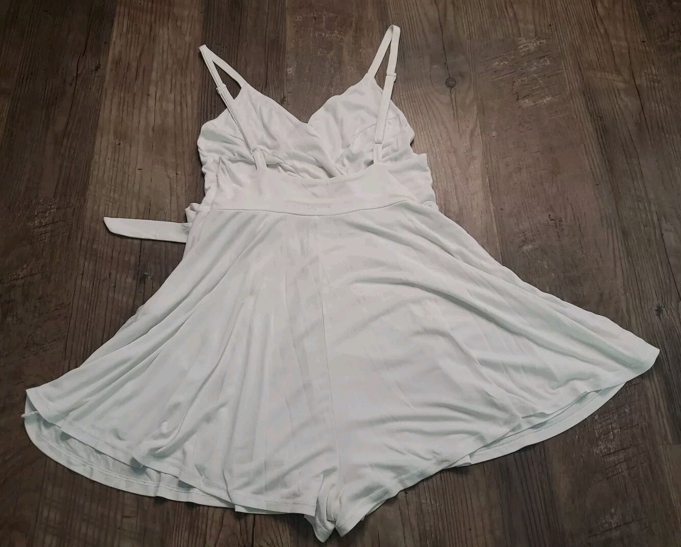 Kimchi Blue V-neck Veruca Skirted Wrap Romper Side Zipper Color White Size Large