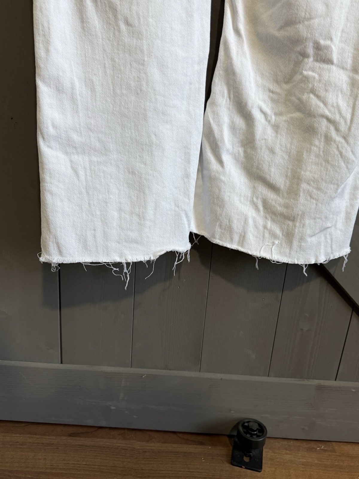 Umgee White Denim Overall Adjustable Straps Raw Hem Pockets Women’s Size L