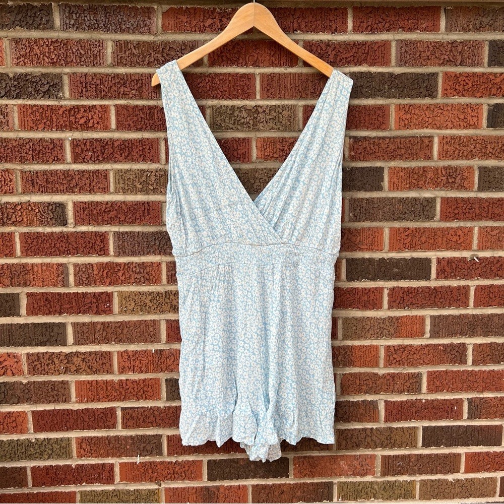 Rewind Light Blue and White Daisy Floral Print Plunge Sleeveless Romper