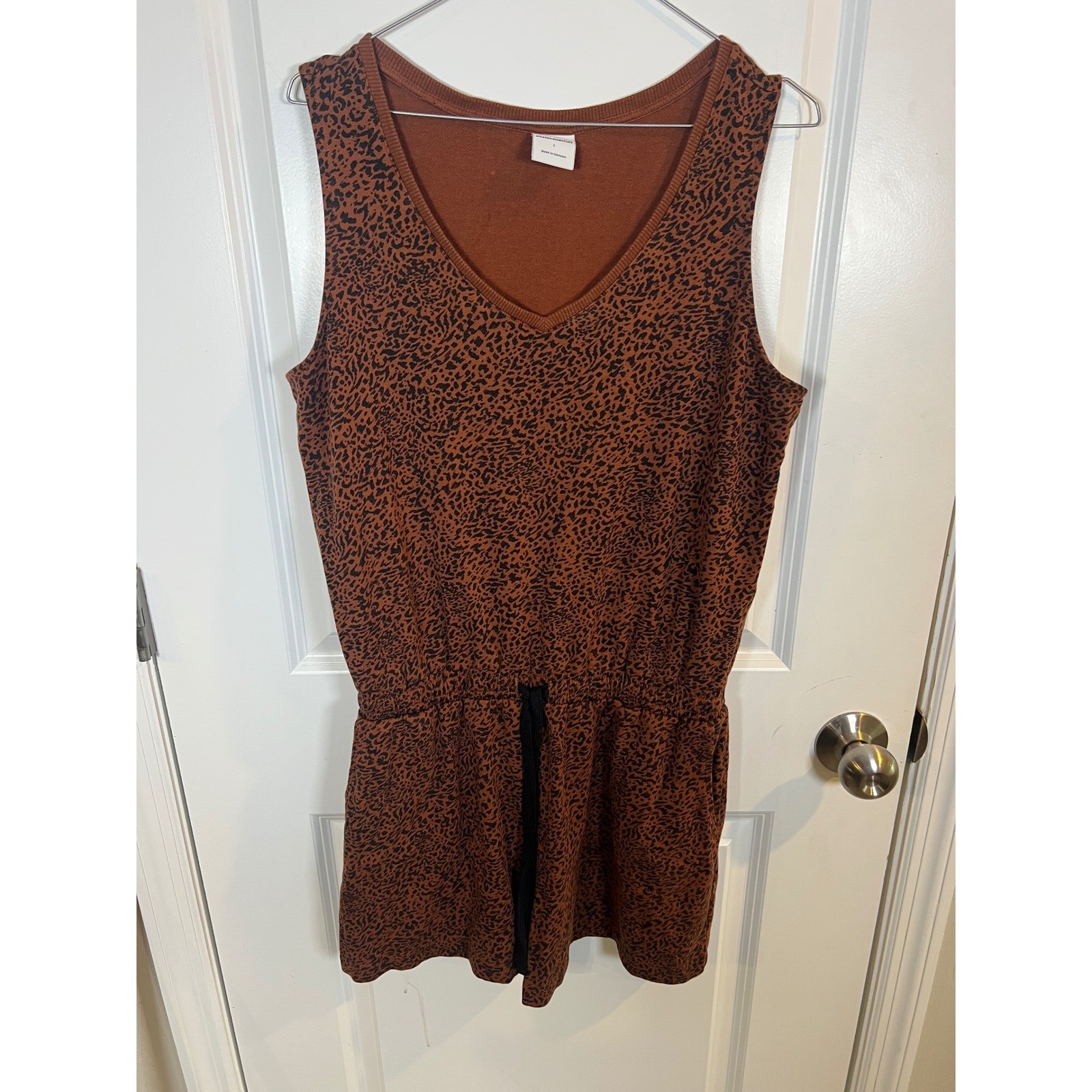 Amazon Essentials Womens Romper Leopard Print Sleeveless V-Neck Brown Size Large