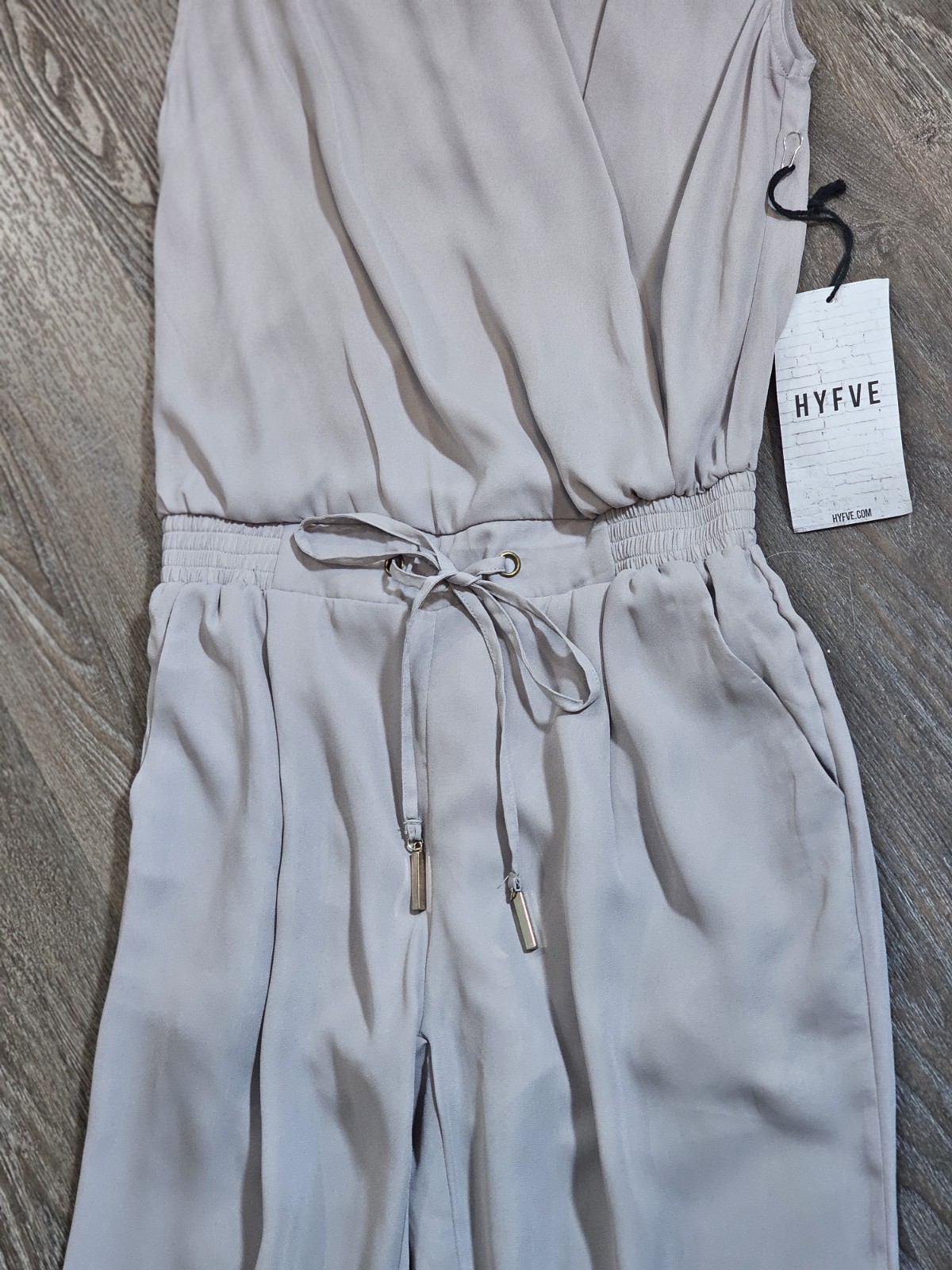 HYFVE Women’s Sleeveless Jumpsuit In Soft Grey V-Neckline Size Small NWT