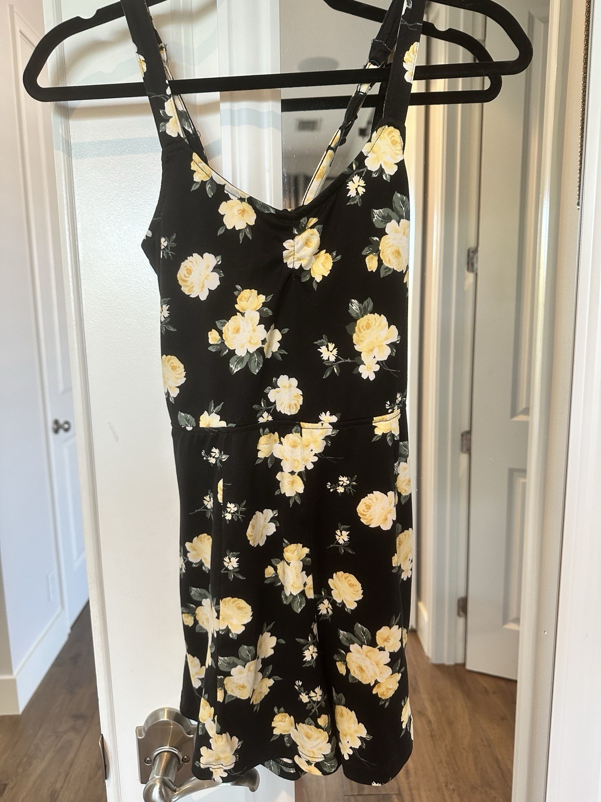 hollister floral tie back strappy romper black & yellow floral xs nwot