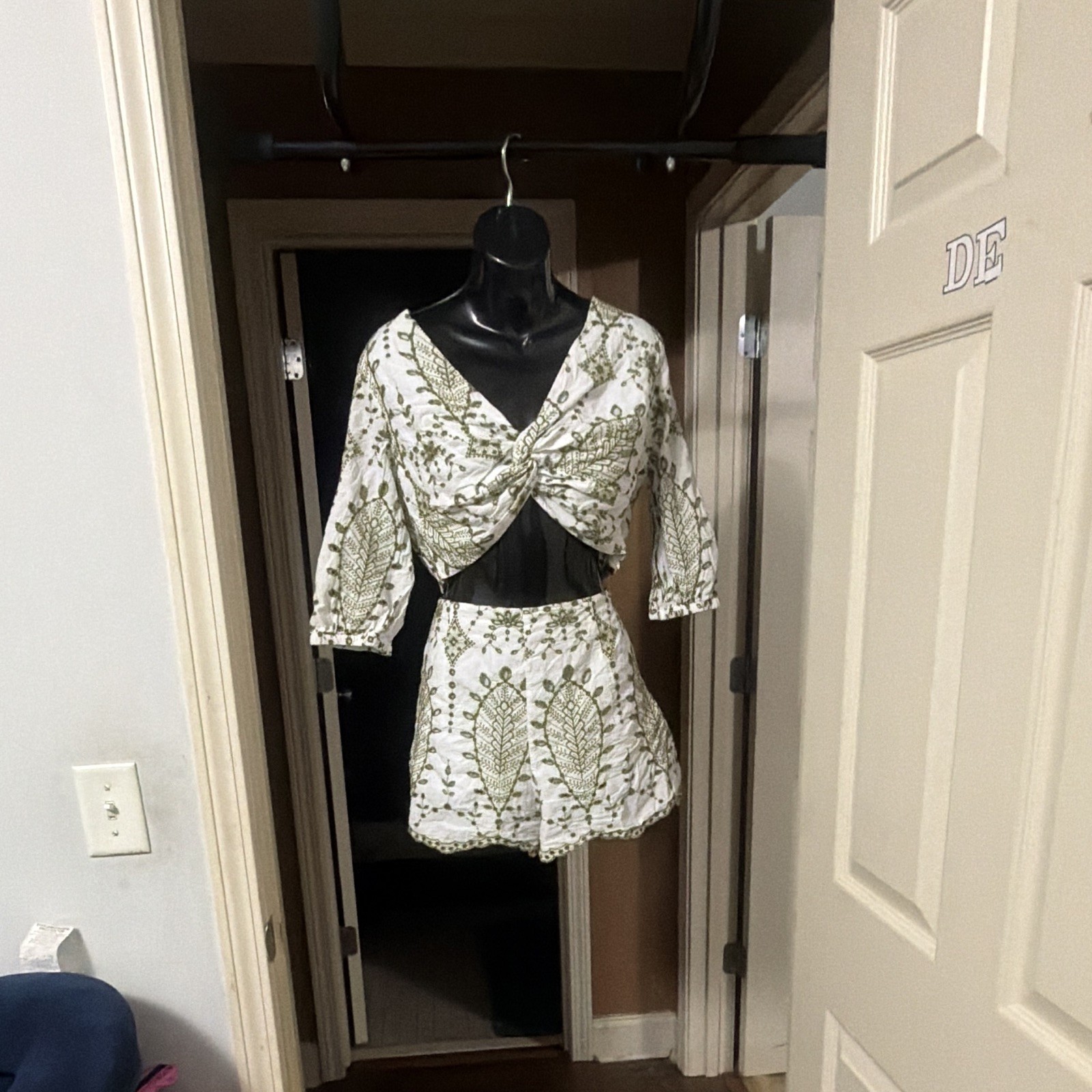 Fashion Nova Women’s White/Green Floral Print 3/4 Sleeve Romper XL Regular