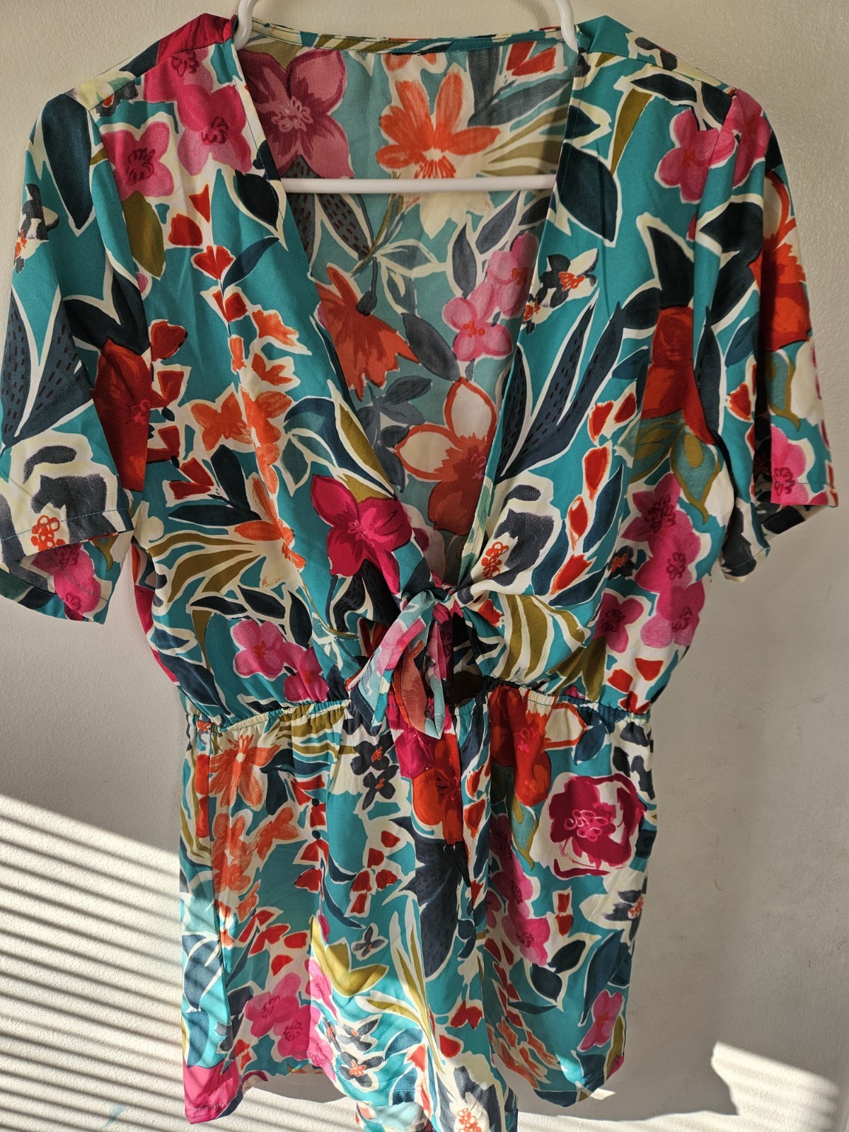 Women’s Multicolor Floral Tie-Front V-Neck Romper Elastic Waist Size 9