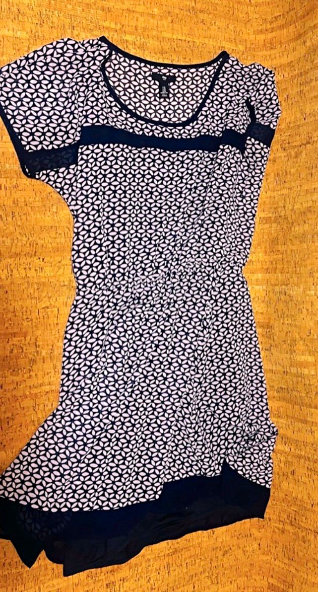 Gap Women’s Blue/White Geometric Romper Size M Short Sleeve Round Neck