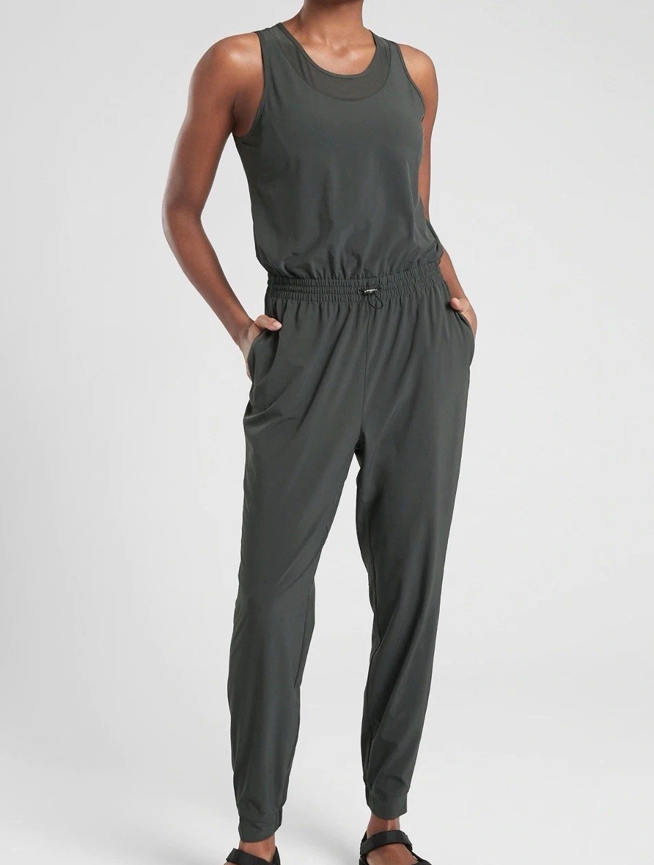 Athleta Women’s Hillside Sleeveless Scoop Neck Zip Back Jumpsuit Pockets