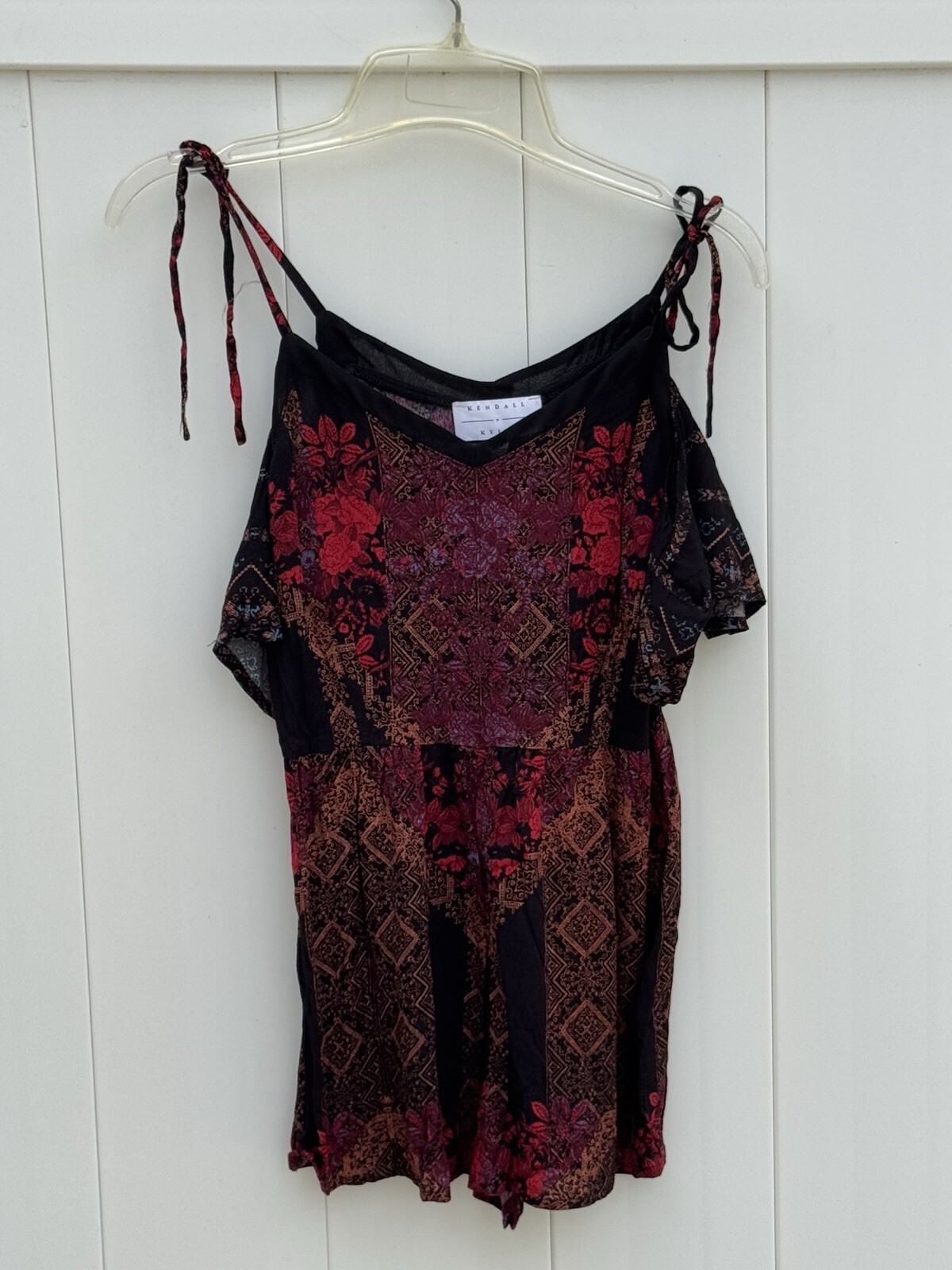 Kendall & Kylie Black & Red Multicolor Cold Shoulder Spaghetti Strap Romper XS