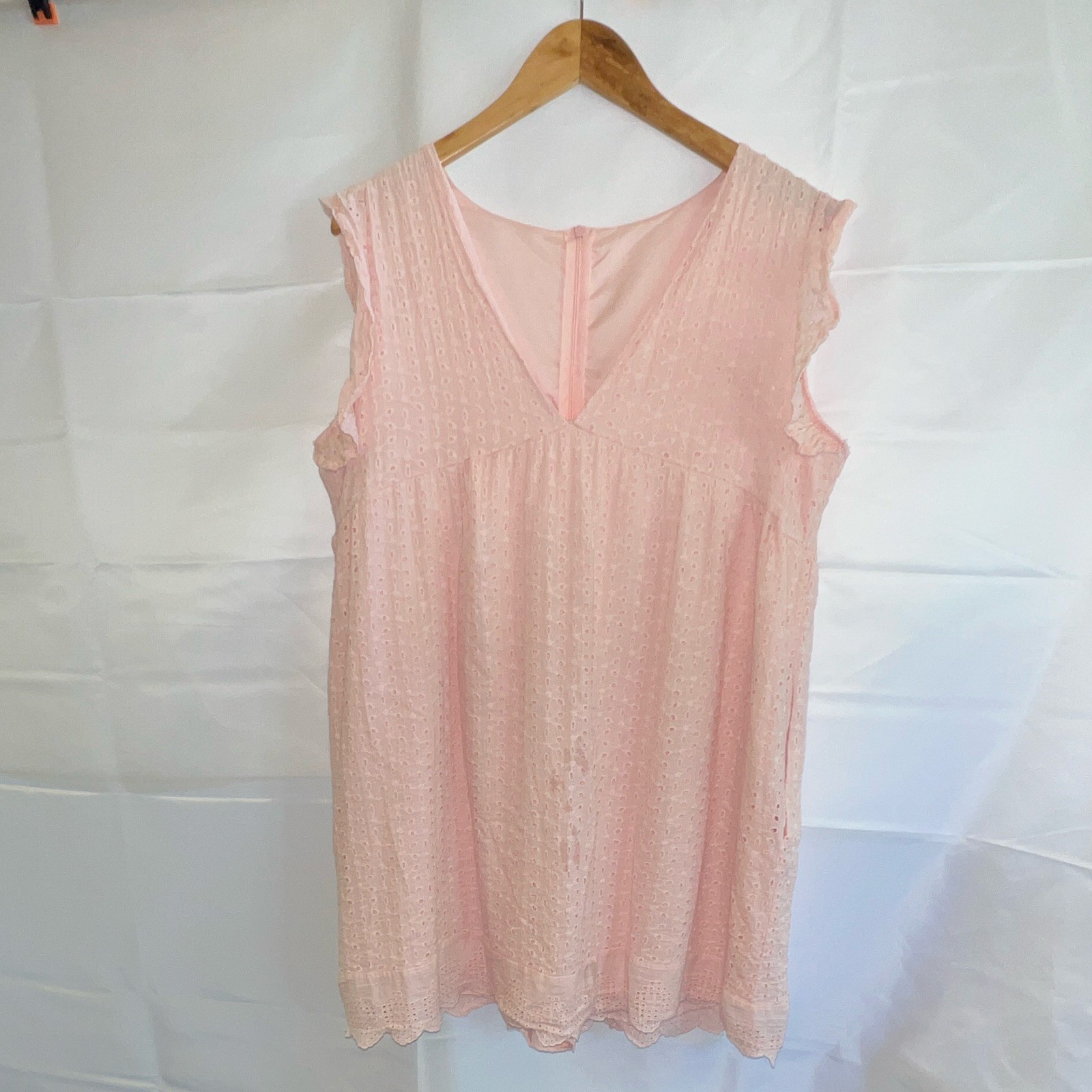 Pink Eyelet Lace Ruffle Sleeveless V-Neck Romper One-Piece, Zip Closure XL