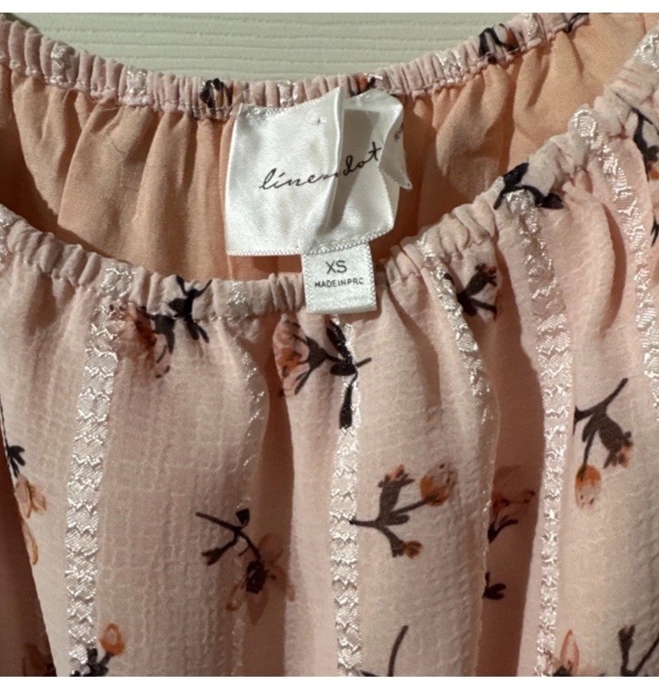 Line & Dot Women’s XS Pink Floral Lace Butterfly Sleeve Romper Lined Boho