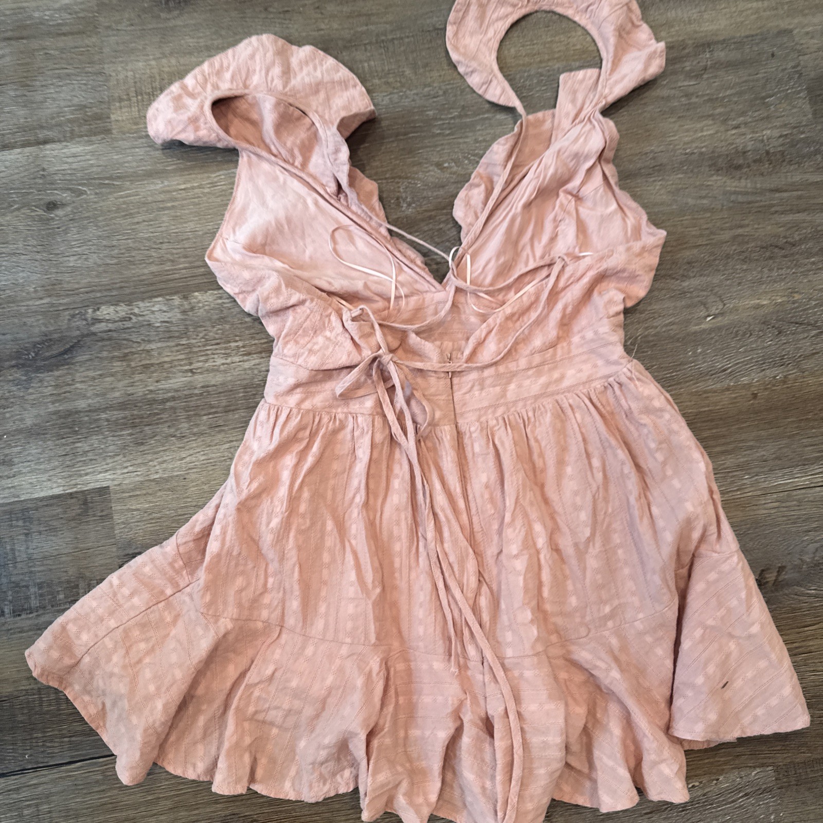Hyfve Ruffled plunge neck dusty rose strappy tie back romper sz L