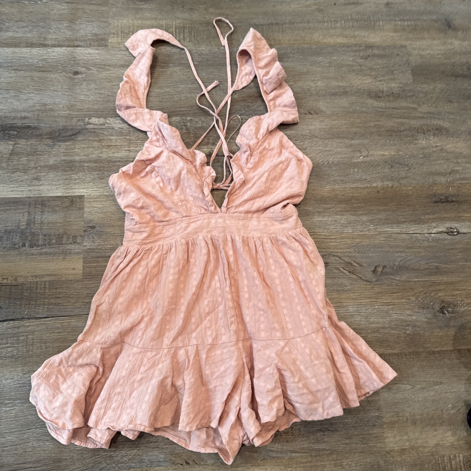 Hyfve Ruffled plunge neck dusty rose strappy tie back romper sz L