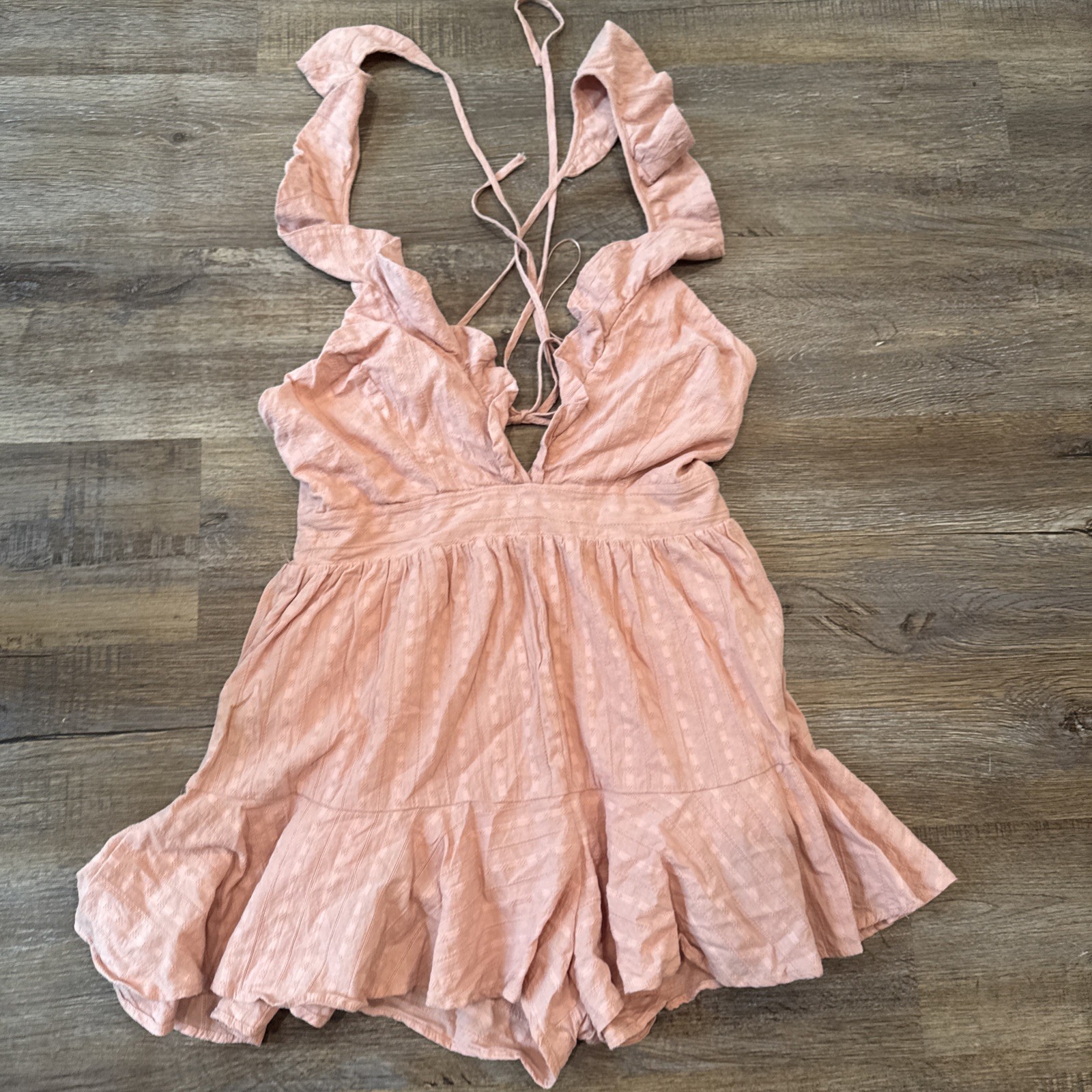 Hyfve Ruffled plunge neck dusty rose strappy tie back romper sz L