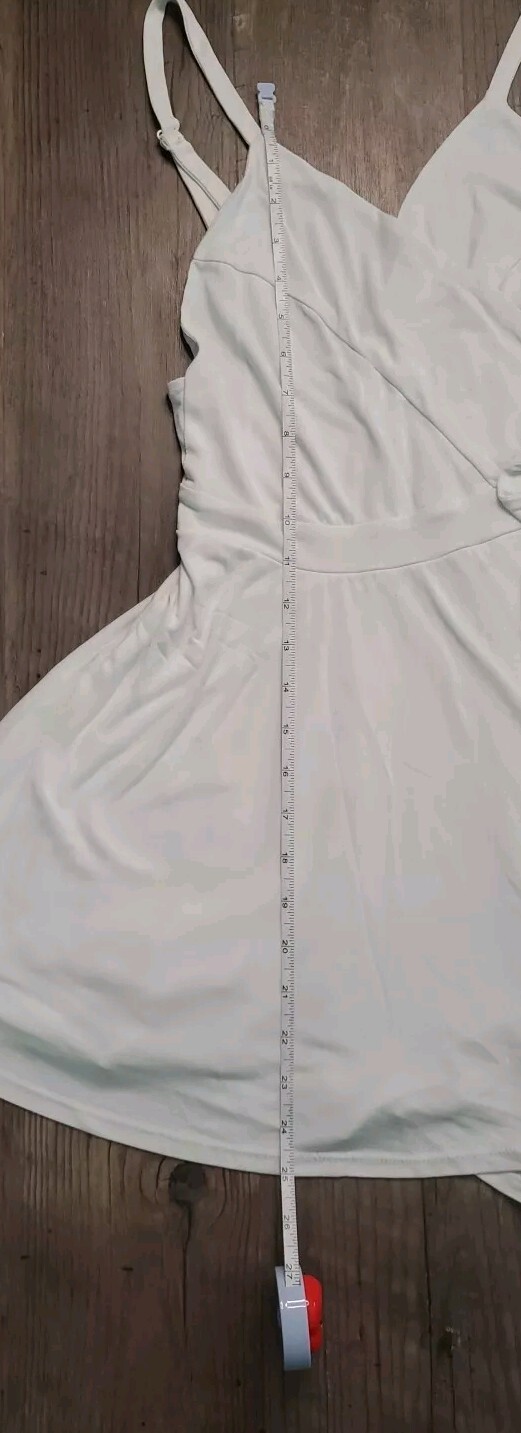 Kimchi Blue V-neck Veruca Skirted Wrap Romper Side Zipper Color White Size Large