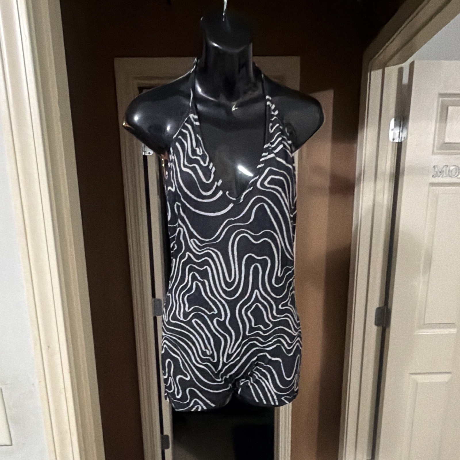 Fashion Nova Women’s Black/White Abstract Halter Neck Backless Romper L