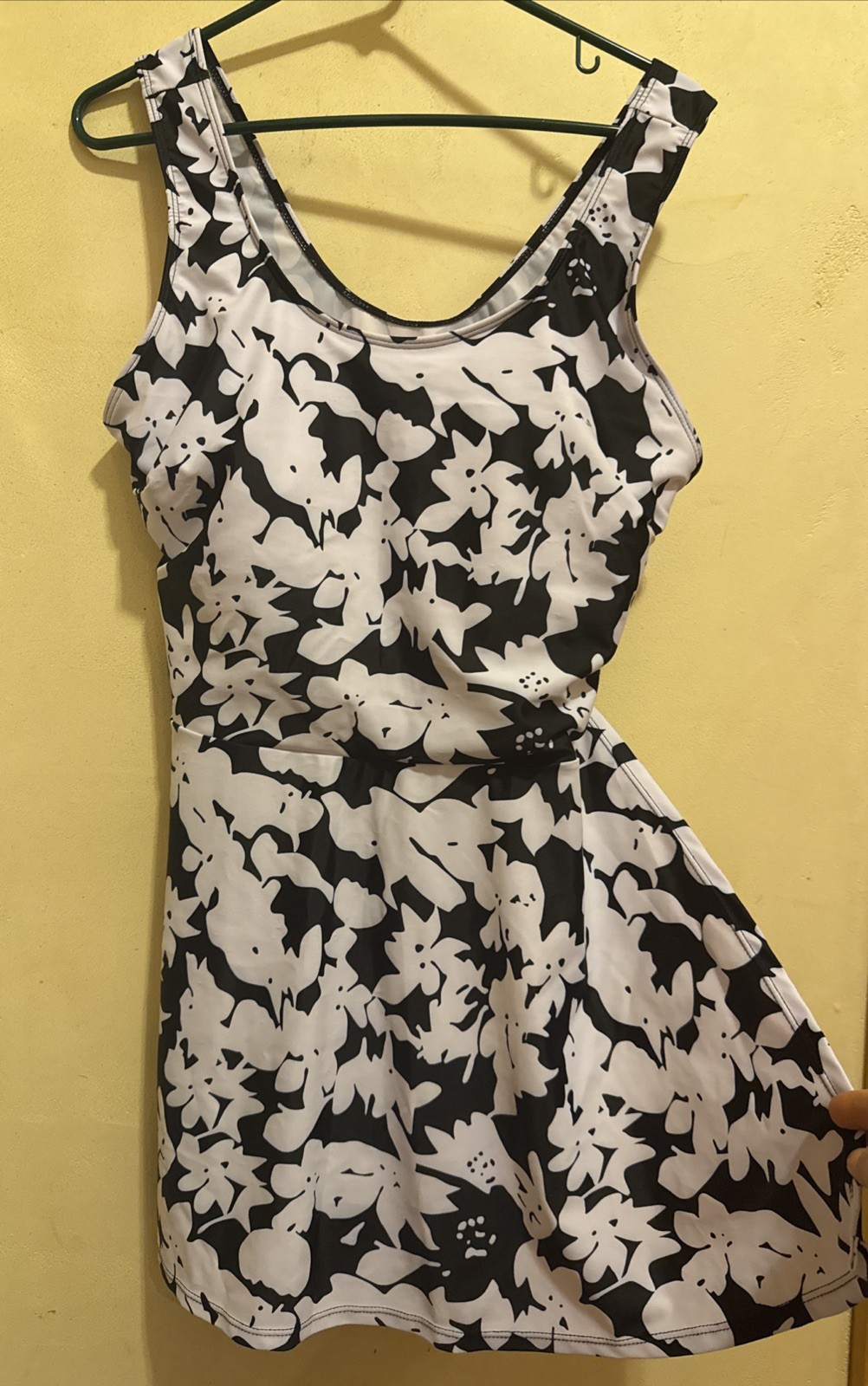 Catalina Sz 3XL (22W-24W) Floral Women’s White Black Swimsuit Swim Dress