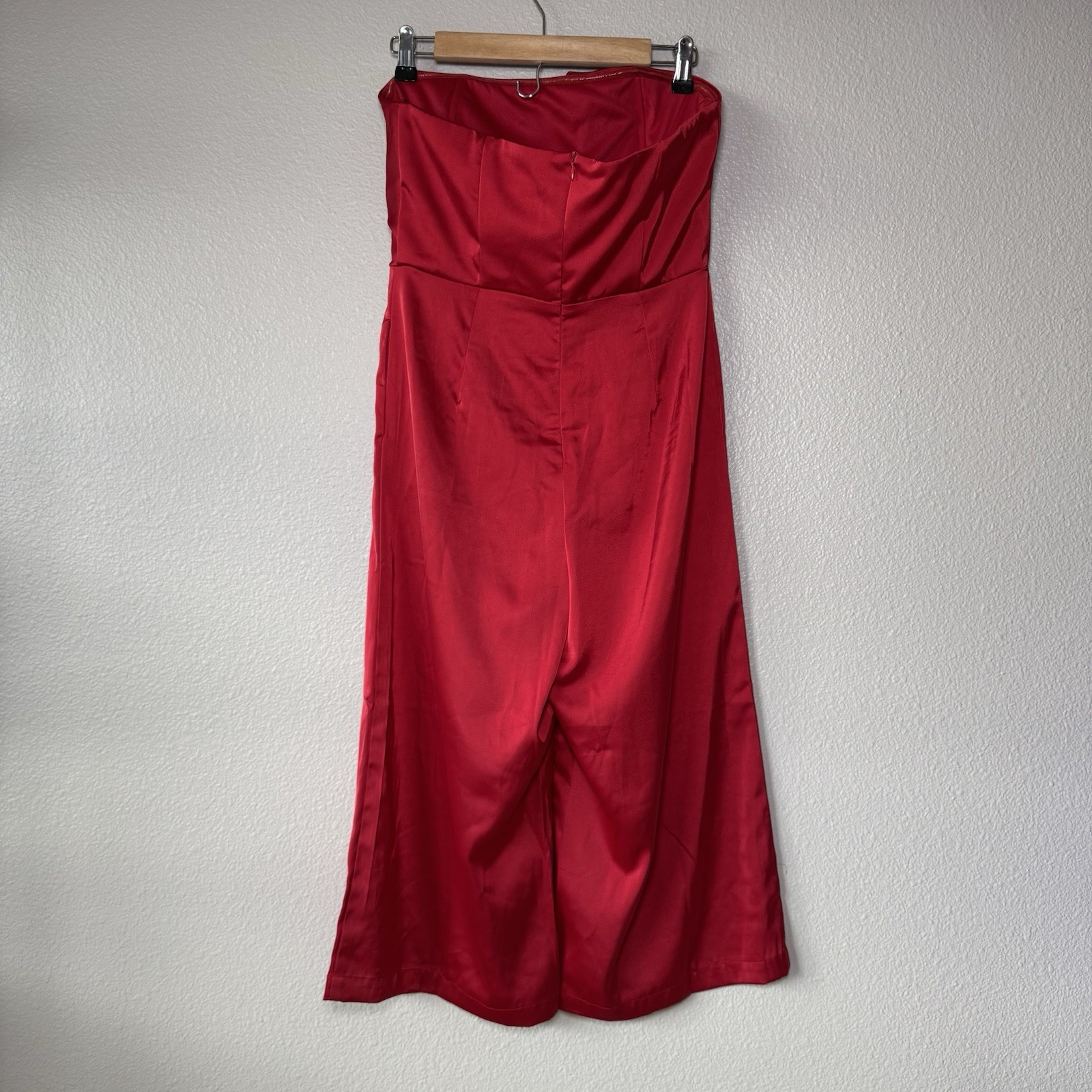 New York & Company Jumpsuit NWT Size Medium Red Strapless Capri Flare Pockets