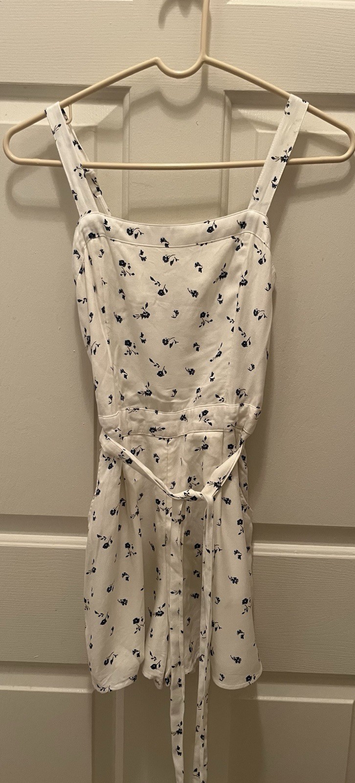 Hollister Blue And White Floral Romper Sizer XSmall