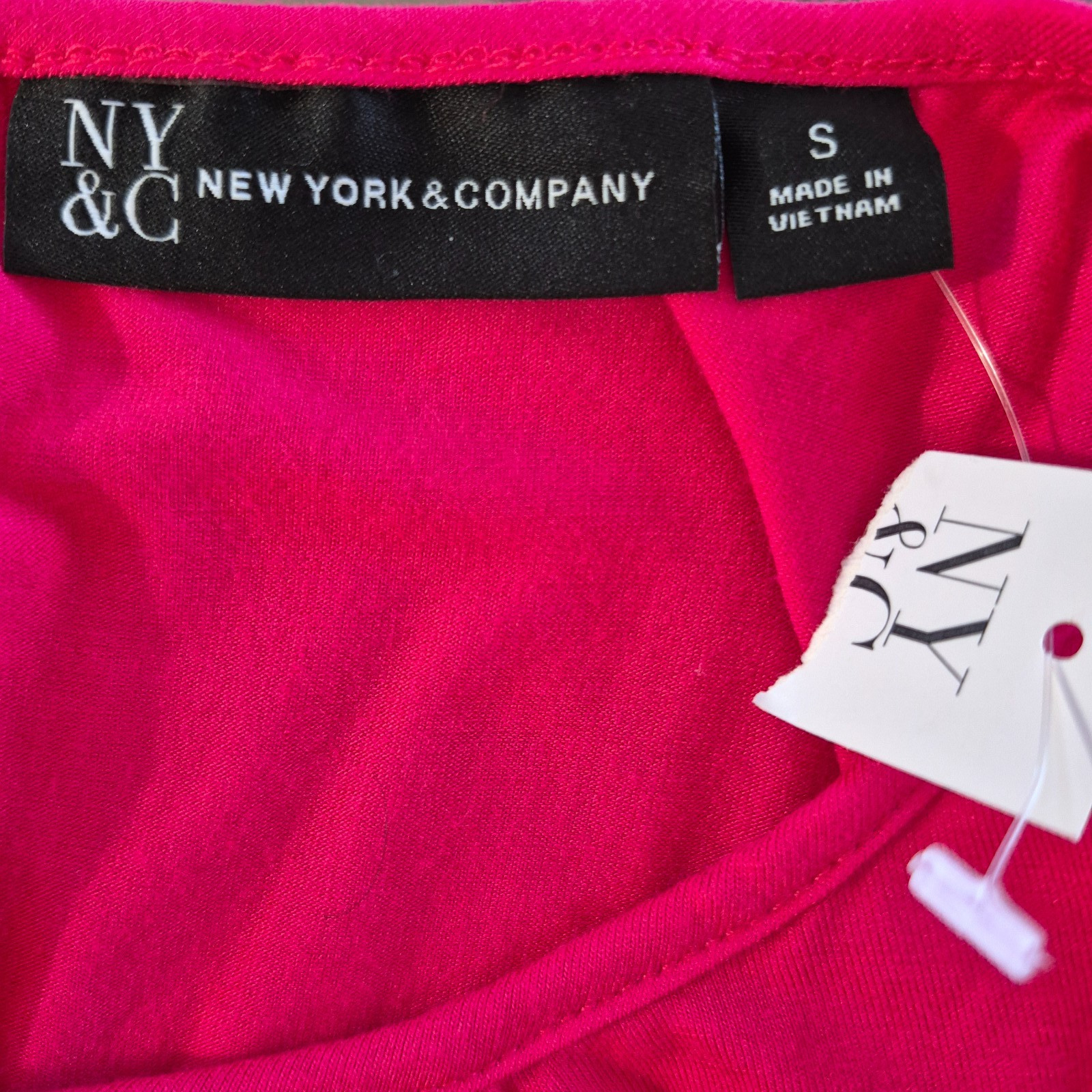 NY&C Fuchsia Pink Romper Sz M Belted Waist, Flutter Slee, Pockets. Travel